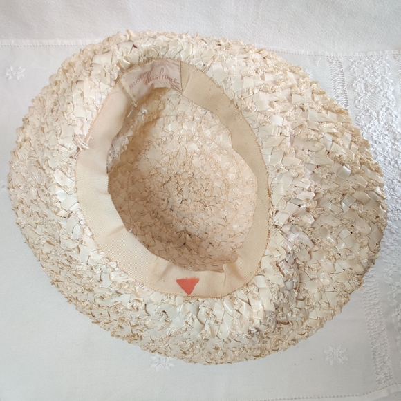 Vintage Hat from the 1960s High Fashion Style Hat - Picture 7 of 9